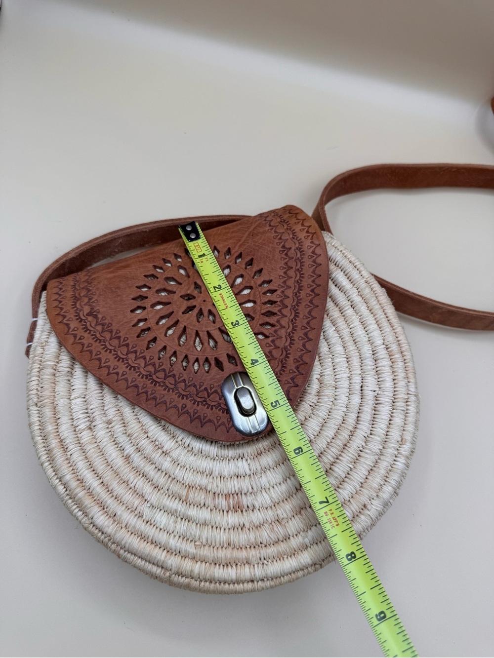 Source Unknown Beige Woven Round Crossbody with Brown Leather Flap - Picture 10 of 14